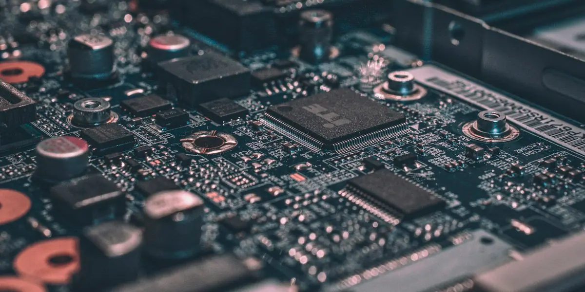 Stop Using AI as a Crutch: 3 Prompts to Save Your Critical Thinking Skills
